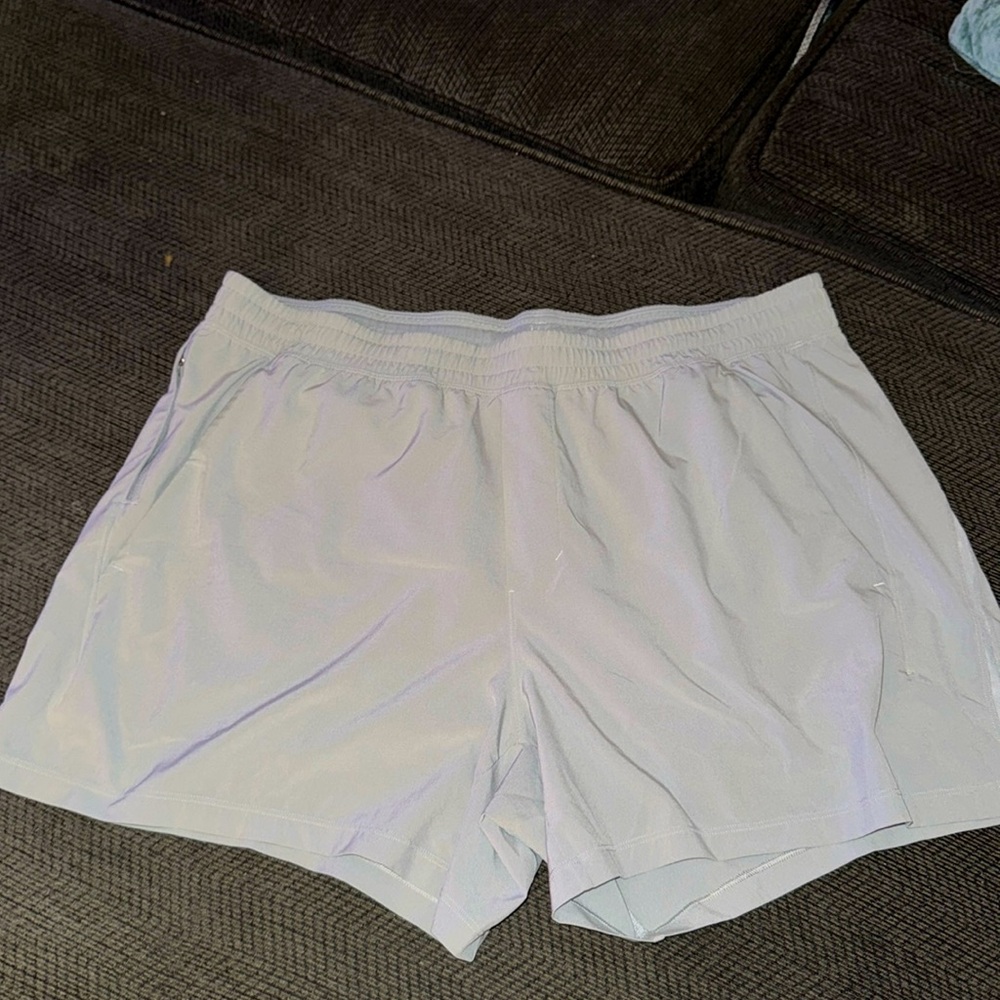 Lulu men’s pace breaker shorts 5in linerless.
